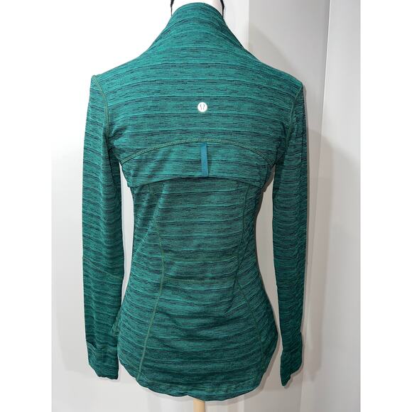 Lululemon Set: Define Jacket Sz 6, Black Capris Sz 4 & Shopping Bag - Picture 5 of 17